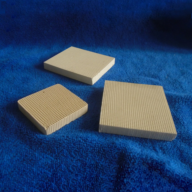 Honeycomb ceramic heat storage substrates